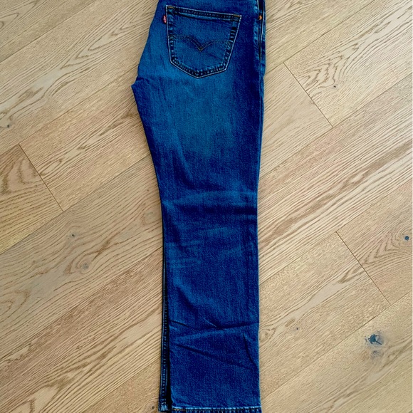 Levi’s Men’s 511 Slim size 34x32. Like new condition. No damages. - Picture 8 of 9